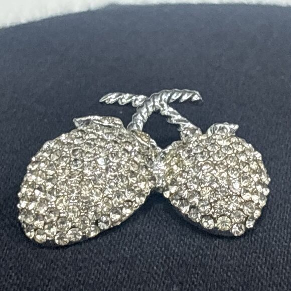 Vintage Weiss Rhinestone Brooch Strawberry Fruit Pin Clear Silver Tone - Picture 2 of 15